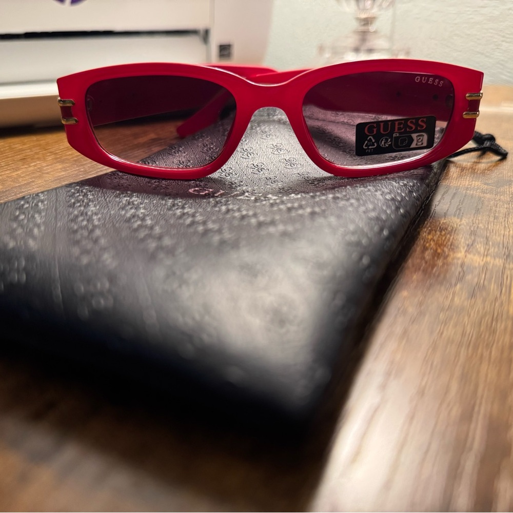 Guess Bold Red Eyewear